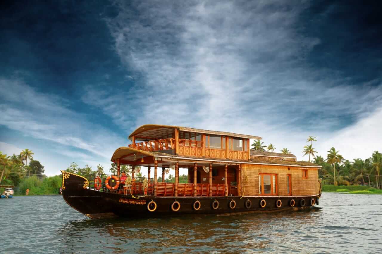 Deluxe HouseBoat